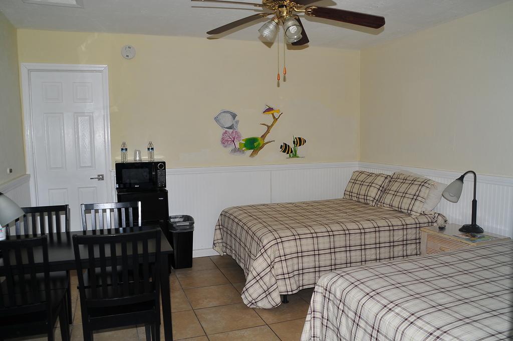 Conch On Inn Motel Tavernier Room photo