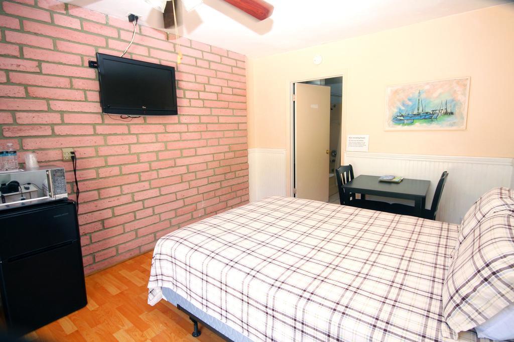 Conch On Inn Motel Tavernier Room photo