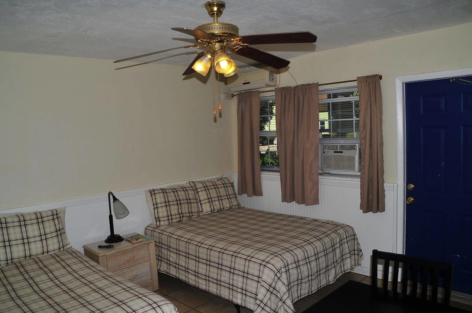 Conch On Inn Motel Tavernier Exterior photo