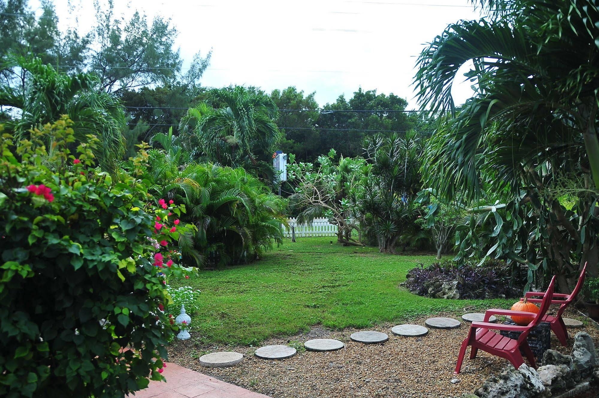 Conch On Inn Motel Tavernier Exterior photo